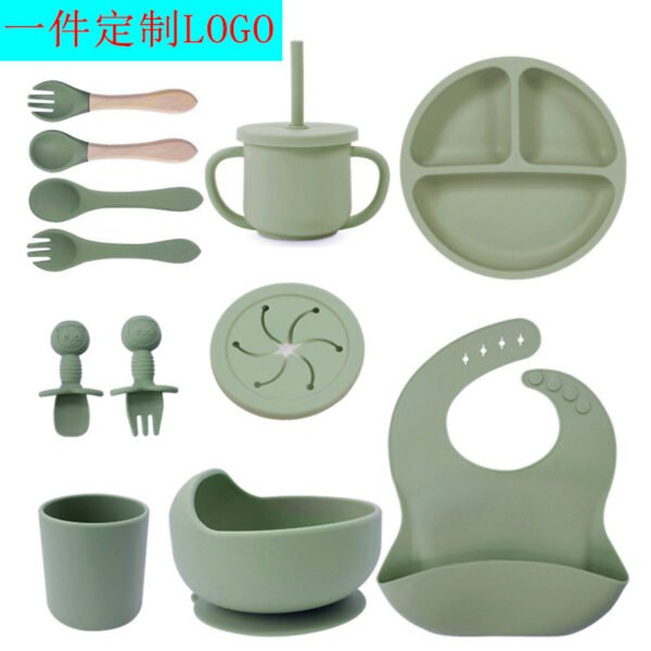 Baby silicone tableware set.
